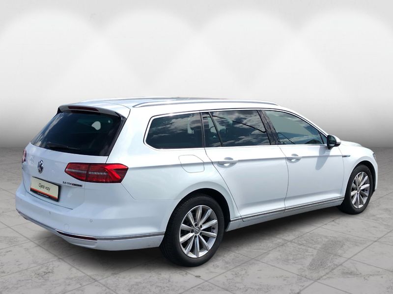 Volkswagen Passat Variant 2.0 TDi 4-Motion HIGHL - fotka 2 z 29