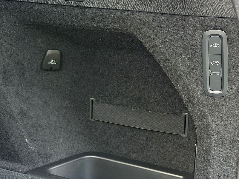 Volvo XC90 PLUS B5, 360°, VZDUCH - fotka 17 z 24