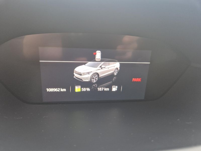 Škoda Enyaq 150kw, iV80 19ALU SOH 90% - fotka 44 z 44
