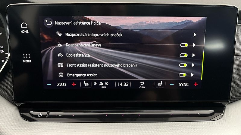 Škoda Octavia 2.0 TDI DSG Style Combi - fotka 24 z 27