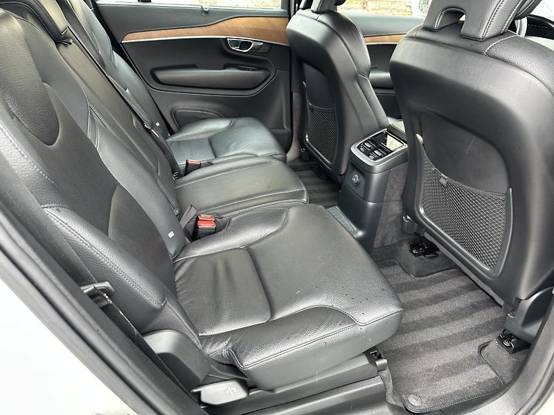 Volvo XC90 T8 plug-in hybrid Recharge - fotka 20 z 32