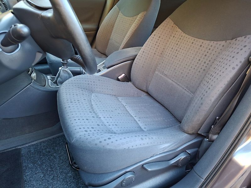 Renault Laguna (2004) 1.9dCi 79kW - fotka 15 z 28