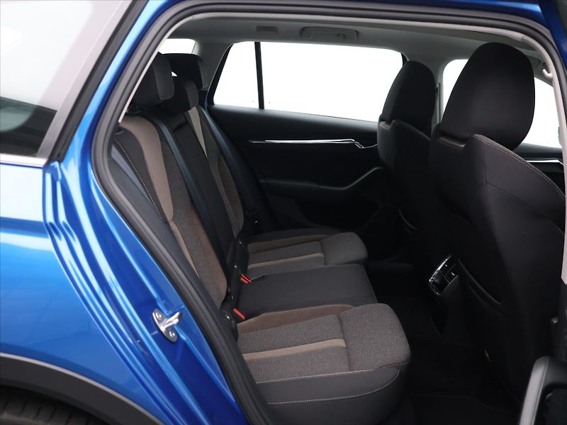Škoda Octavia 2.0 110kW Scout DSG 4x4 DPH - fotka 13 z 33
