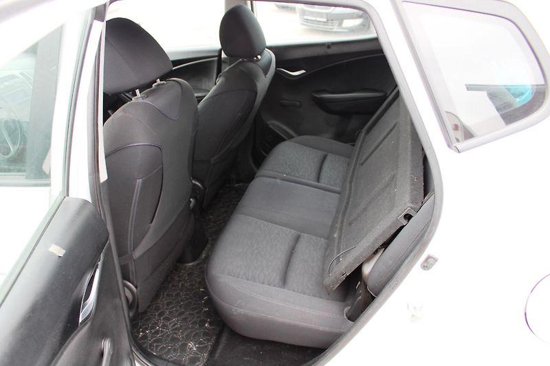 Hyundai ix20 (2015) 1,6 CRDI KLIMA KOUPENO CZ ALU - fotka 10 z 17