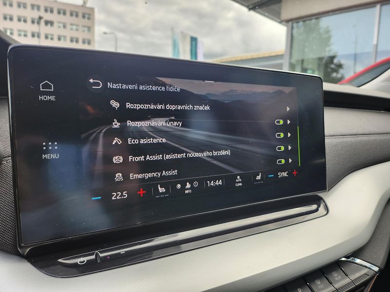 Škoda Octavia Style 2.0 TDI 110kW DSG Combi - fotka 18 z 27