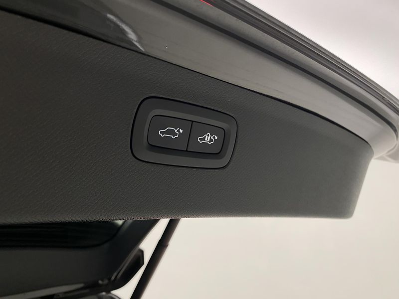 Volvo XC90 B5 AWD BRIGHT PLUS AUT 7míst - fotka 37 z 64