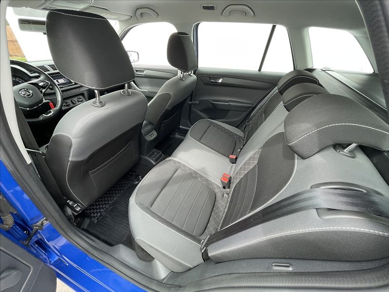 Škoda Fabia 1,0 TSI Ambition Plus PDC+AC - fotka 17 z 23