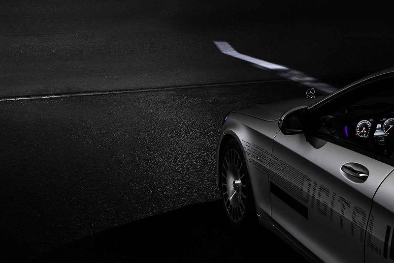 Digital Light: Mercedes-Benz představil nové světlomety.