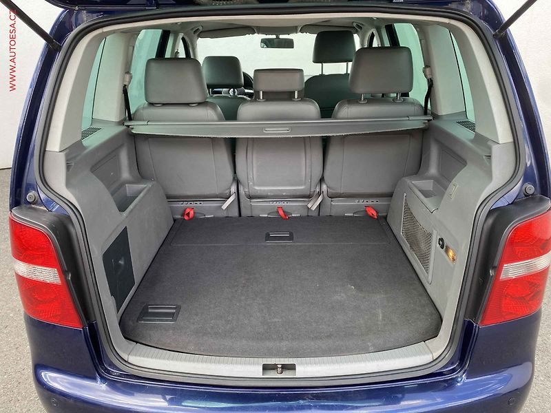 Volkswagen Touran (2004) 2.0TDi, AC, xenon - fotka 7 z 15