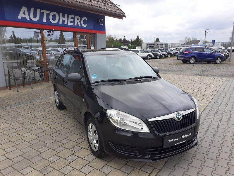Škoda Fabia (2011) KOMBI 1.4 16V - fotka 2 z 28