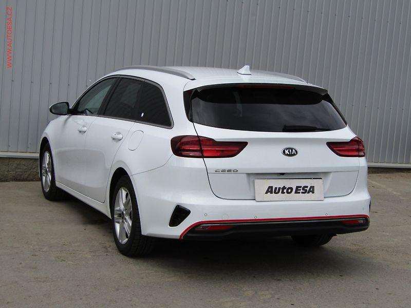 Kia Ceed (2021) 1.4 T-GDi, 2.maj,ČR, AT, LED - fotka 6 z 18