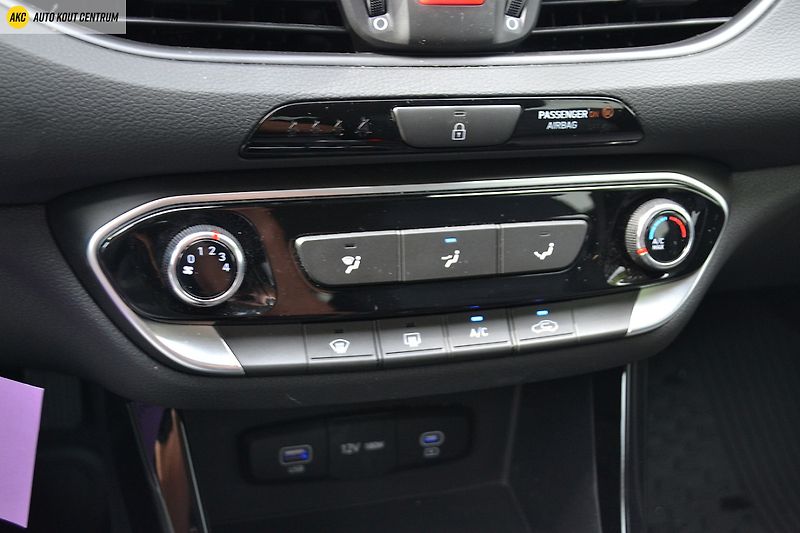 Hyundai i30 WG 1,5I MT SMART FAMILY NAVI - fotka 24 z 45