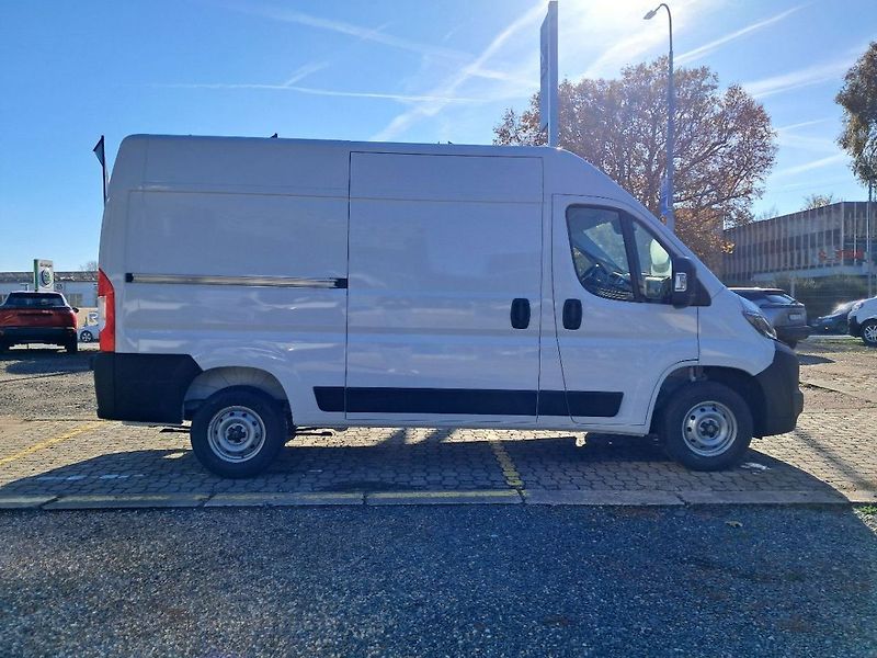 Peugeot Boxer Furgon 3000 L2H2 BlueHDi 120k - fotka 4 z 22