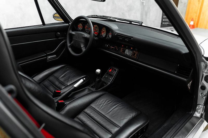 Porsche 911 Turbo - fotka 26 z 35