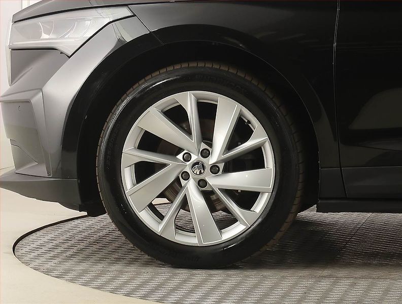 Škoda Enyaq (2023) Suite iV 80 (82 kWh), SoH 94% - fotka 15 z 29