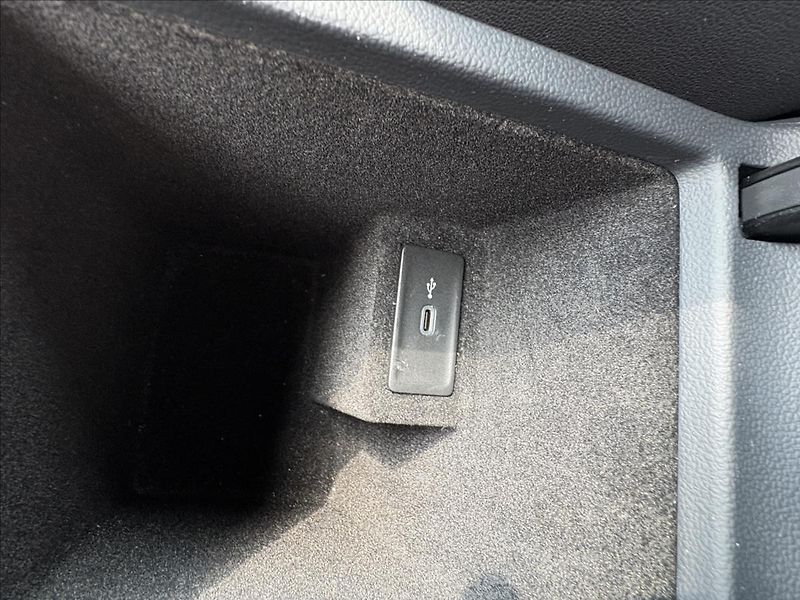 Volkswagen Passat 2,0 TDi140kW,Matrix,ACC,Kamera - fotka 31 z 45