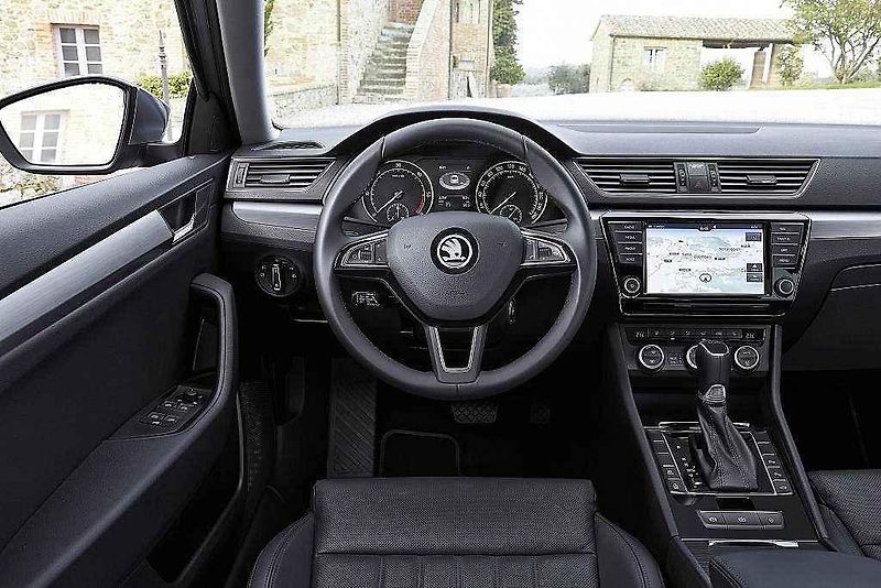 Škoda Superb.