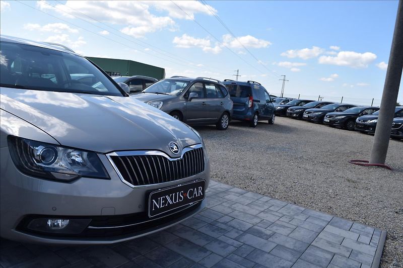 Škoda Superb 2,0 TDI 125KW TOP VÝBAVA ALU - fotka 13 z 50