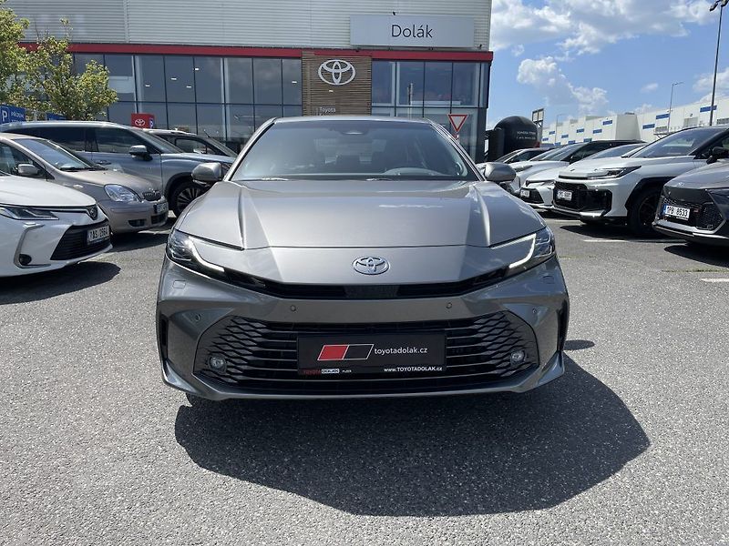Toyota Camry 2.5 Hybrid Executive - fotka 10 z 29