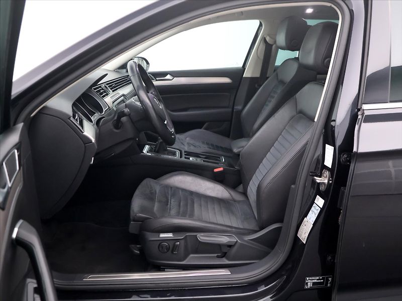 Volkswagen Passat 1,6 TDI Highline Tažné Panoram - fotka 10 z 37
