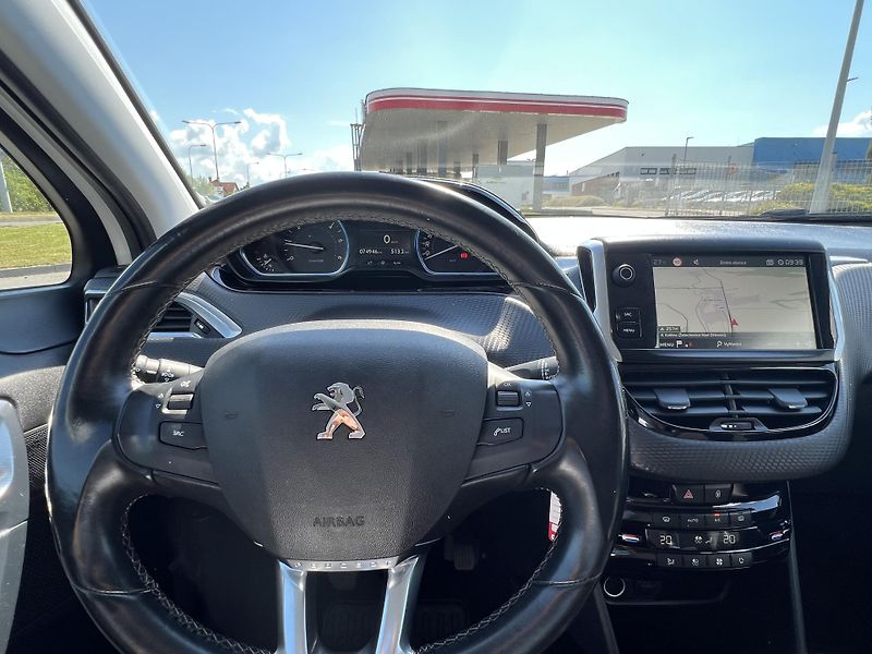 Peugeot 2008 (2019) 1.5 BlueHDi - fotka 18 z 40