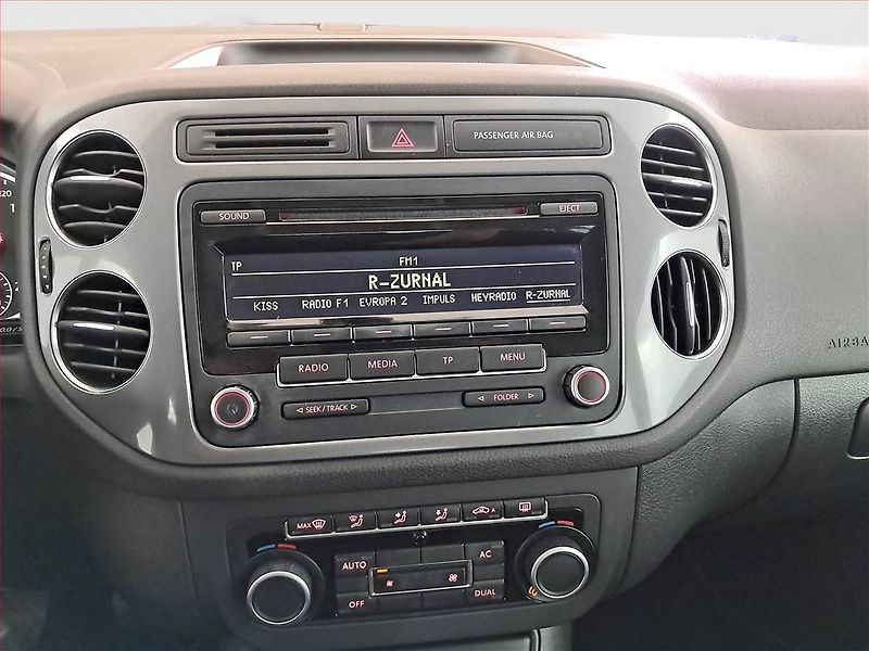 Volkswagen Tiguan (2012) 2.0 TDI, Serv.kniha - fotka 12 z 17