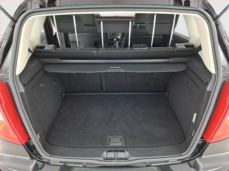 Mercedes-Benz Třídy A (2011) A 160 - fotka 13 z 14