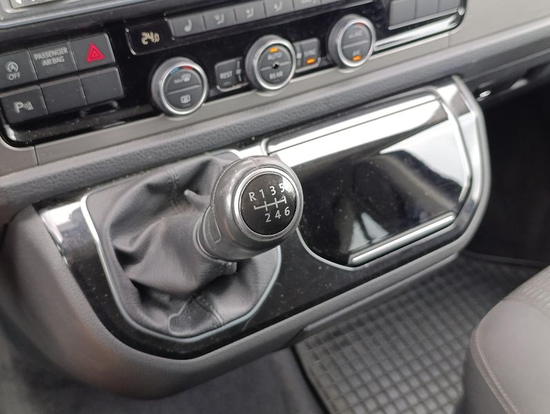 Volkswagen Multivan 2.0TDI 110kW ČR - fotka 27 z 35