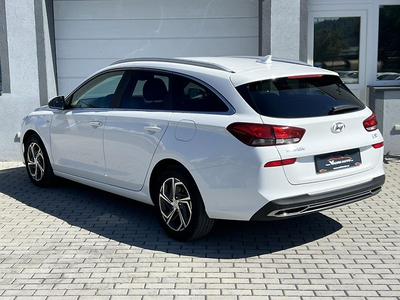 Hyundai i30 (2022) 1.5T-GDi 118kW SMART KAMERA - fotka 3 z 21