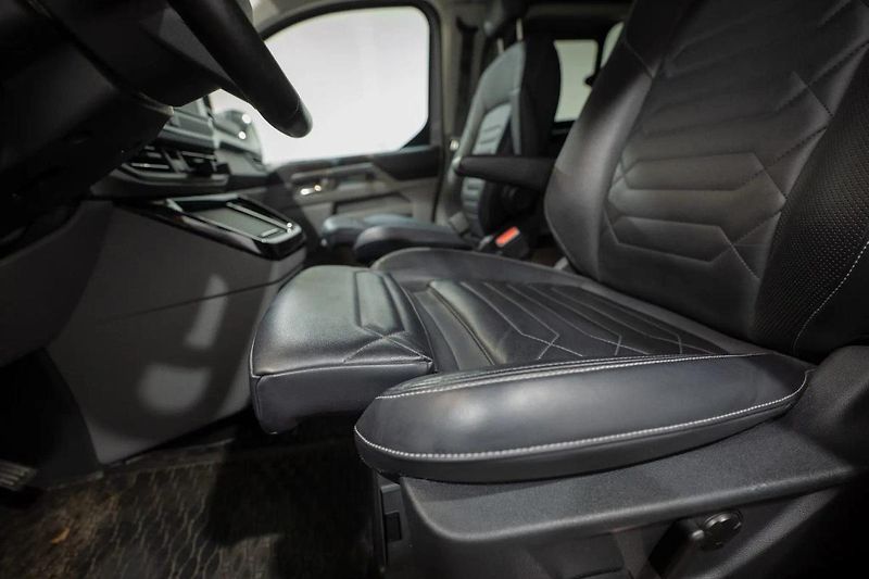 Ford Tourneo Custom 2.0 EcoBlue 125 kW 4x4 - fotka 26 z 48