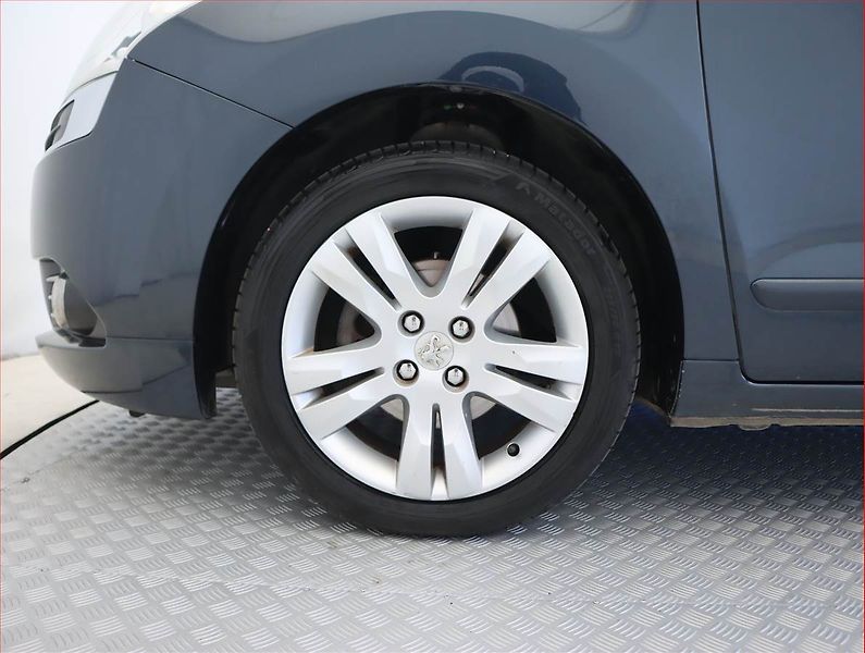 Peugeot 5008 (2012) Active 1.6 HDi, Navi, Tempomat - fotka 15 z 19