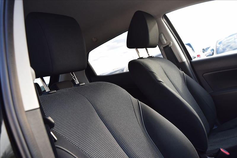 Mazda 2 1,5 MZR 76KW ALU KLIMA - fotka 36 z 38