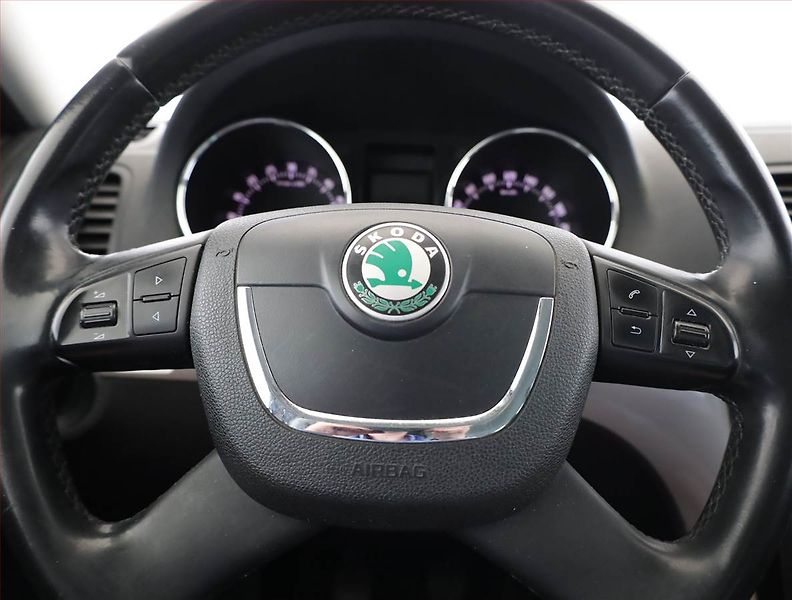 Škoda Yeti (2011) 2.0 TDI, 4X4, Navi, Tempomat - fotka 8 z 18