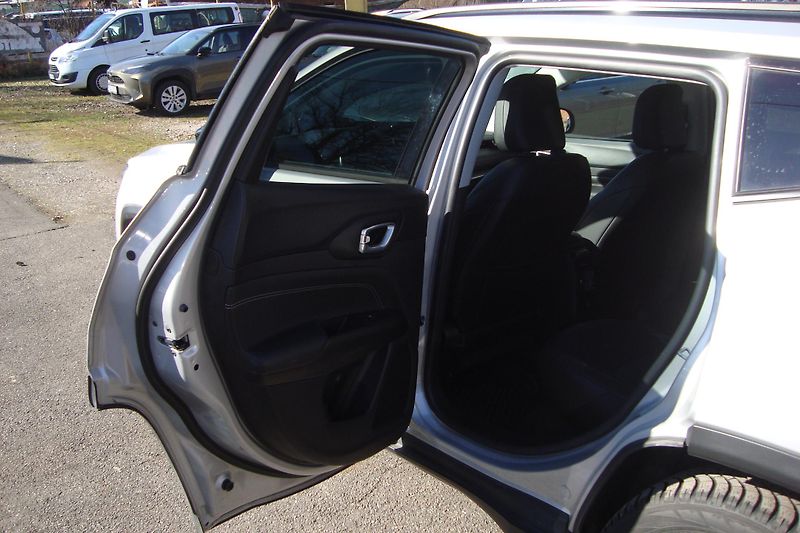 Jeep Compass (2022) 1.3 Night Eagle,ČR,1.Majitel - fotka 32 z 75