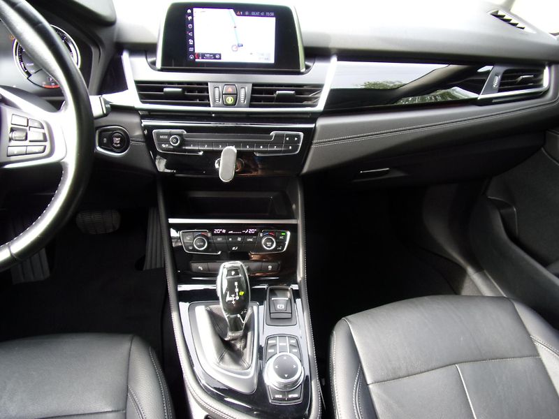 BMW Řada 2 (2019) 218 4x4 110kW LUXURY LINE KŮŽE - fotka 11 z 25
