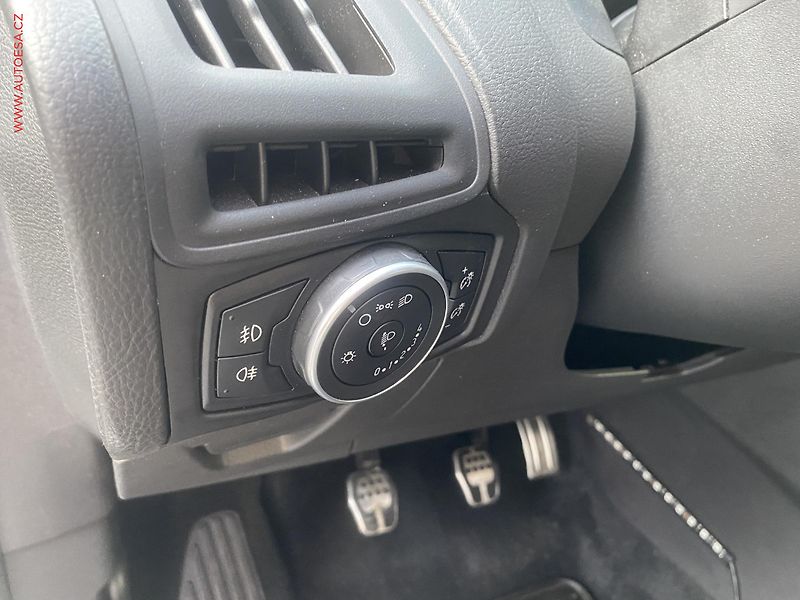 Ford Focus (2017) 1.5 EcoBoost, ČR, Sport, navi - fotka 15 z 19