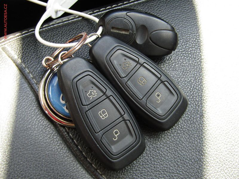 Ford Kuga (2013) 2.0 TDCi 4x4, AT, xenon - fotka 20 z 21