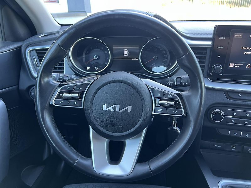 Kia Ceed (2024) 1.5T-GDi 118kW KAMERA ČR NOVÉ - fotka 12 z 22