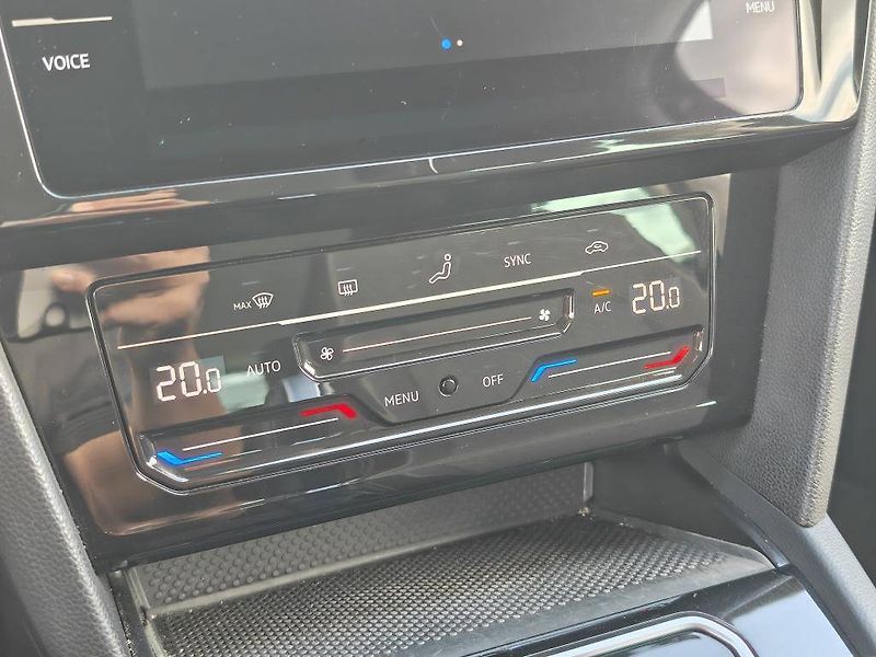 Volkswagen Passat Business  2,0TDi - fotka 18 z 23