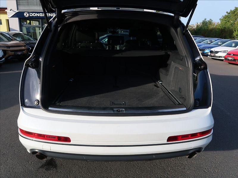 Audi Q7 3,0 TDi,176kW,NovéČR,7míst - fotka 28 z 31