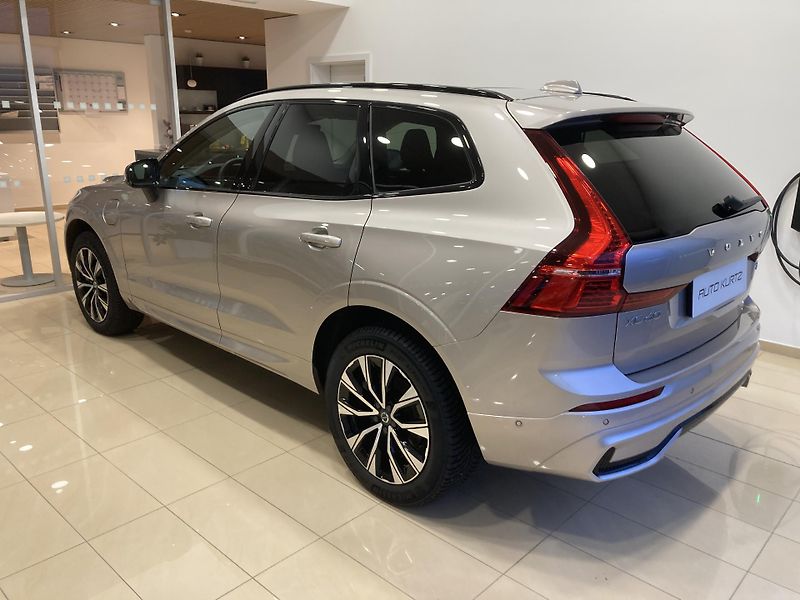 Volvo XC60 T6 eAWD ULTRA DARK - fotka 7 z 26