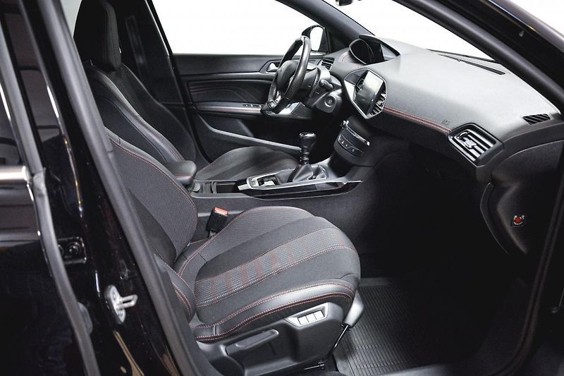 Peugeot 308 (2020) SW GT Line 1.5 BlueHDi 130 1 M - fotka 16 z 28