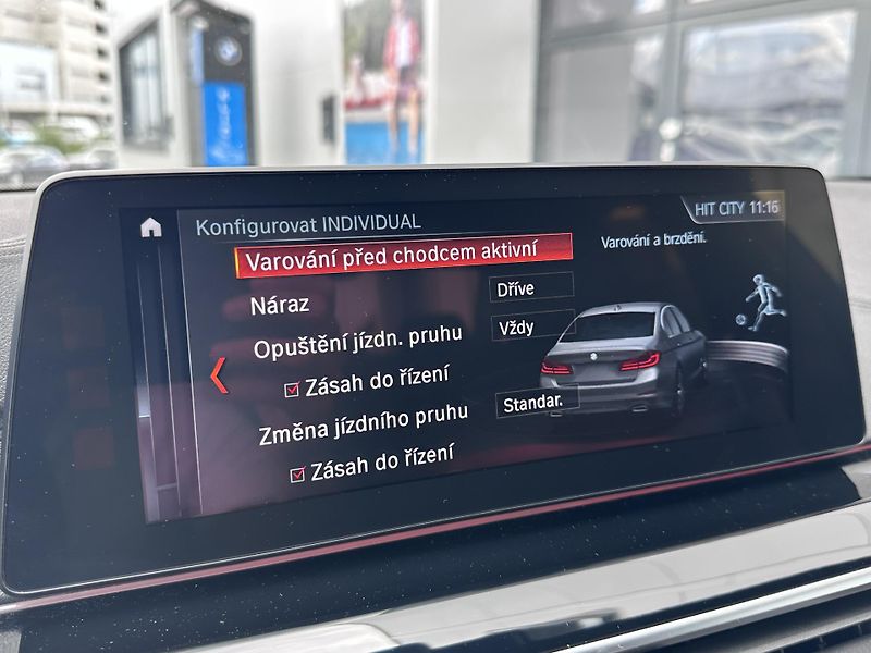 BMW Řada 5 M550d xDrive - fotka 20 z 33