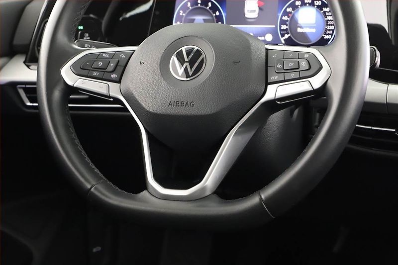 Volkswagen Golf (2021) Life 1.0 TSI, ČR,1.maj - fotka 8 z 18