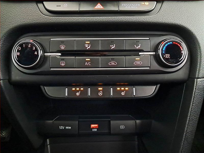 Kia Ceed (2022) 1.5 T-GDI, Serv.kniha - fotka 16 z 16