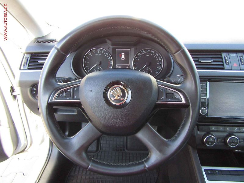 Škoda Octavia (2014) 2.0 TDi, Xenon, navi - fotka 16 z 18