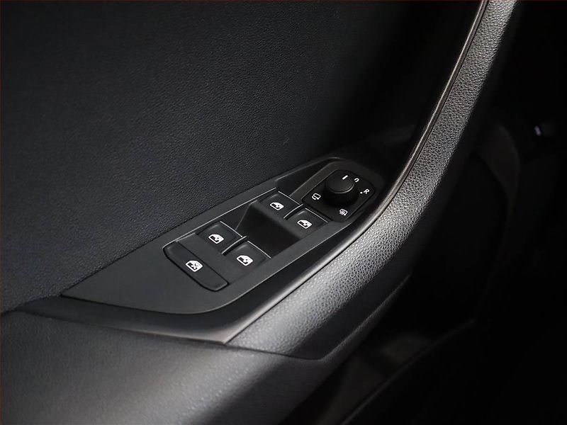 Škoda Karoq (2019) Style 1.5 TSI, Automat, Navi - fotka 21 z 24