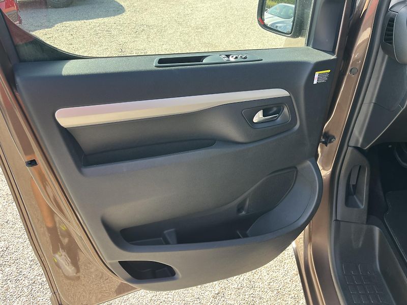Toyota ProAce Verso (2021) 2.0D 130Kw Webasto Panorama - fotka 12 z 25