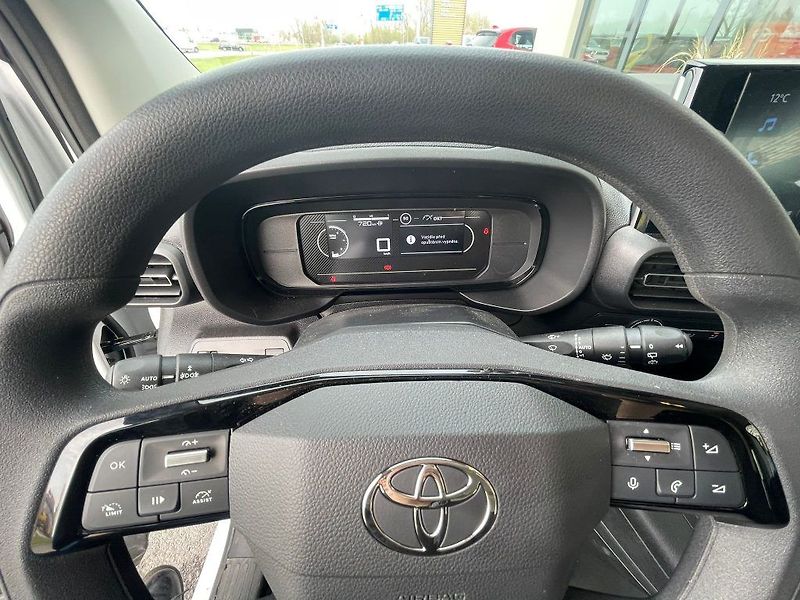 Toyota ProAce City Verso 1.5 L D manuál - fotka 19 z 29