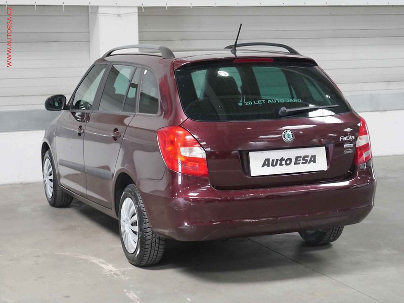 Škoda Fabia (2012) 1.2, 2.maj,ČR, AC, temp - fotka 4 z 16